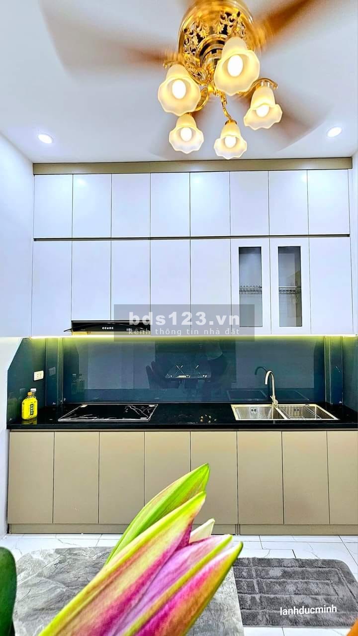 Bán Nhà Vừa Kinh Doanh Vừa Ở Đường Hoàng Mai 32m, 5 tầng, mt 3.3m, giá 6.9 tỷ.