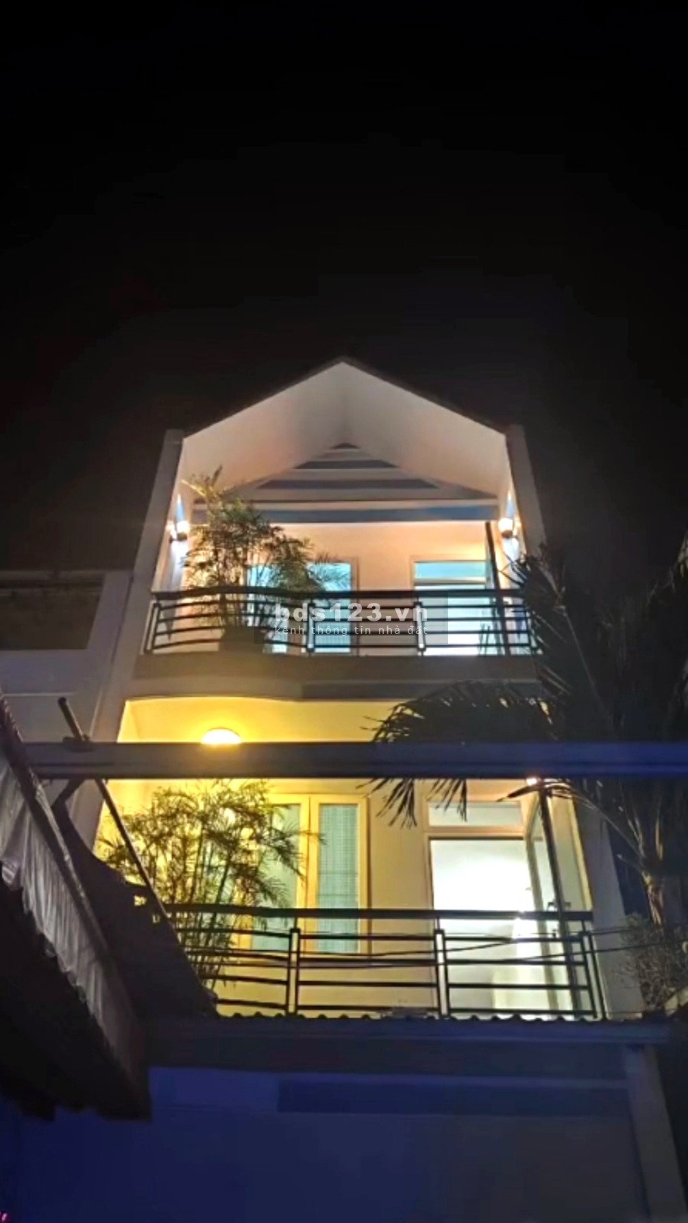 Nhà Đẹp Hẻm Xe hơi dài khủng 20m2 Hồ Văn Long Quận Bình Tân - 5,7 tỷ5,70 tỷ