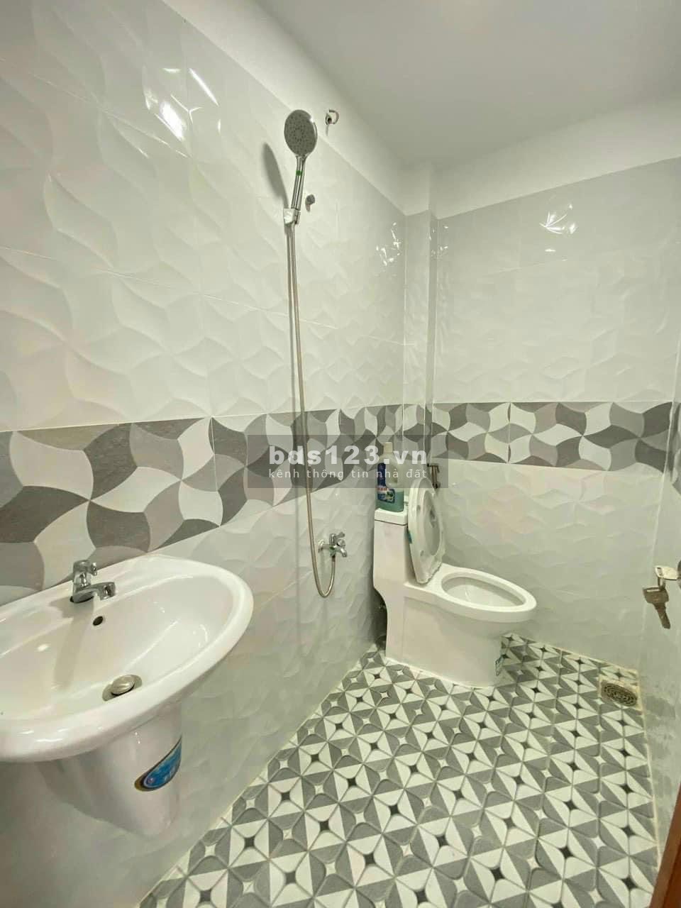 Nhà Hiệp Thành 17 P.Hiệp Thành Q12 giá 1tỷ850tr DT 45.6m2. Sổ sẵn hoàn công đầy đủ. Cho thuê 10triệu
