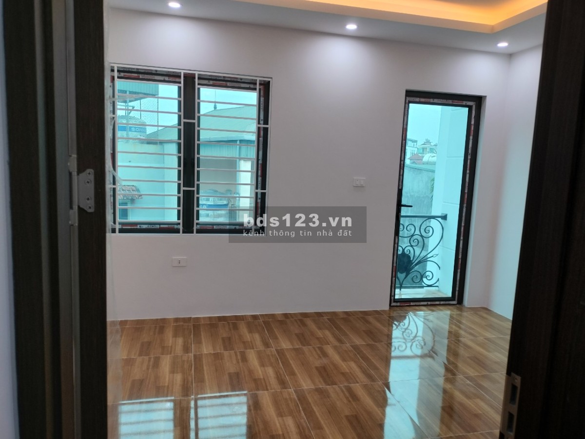 CHO THUÊ NHÀ MỚI 5 TẦNG GẦN NGÃ 3 NHỔN