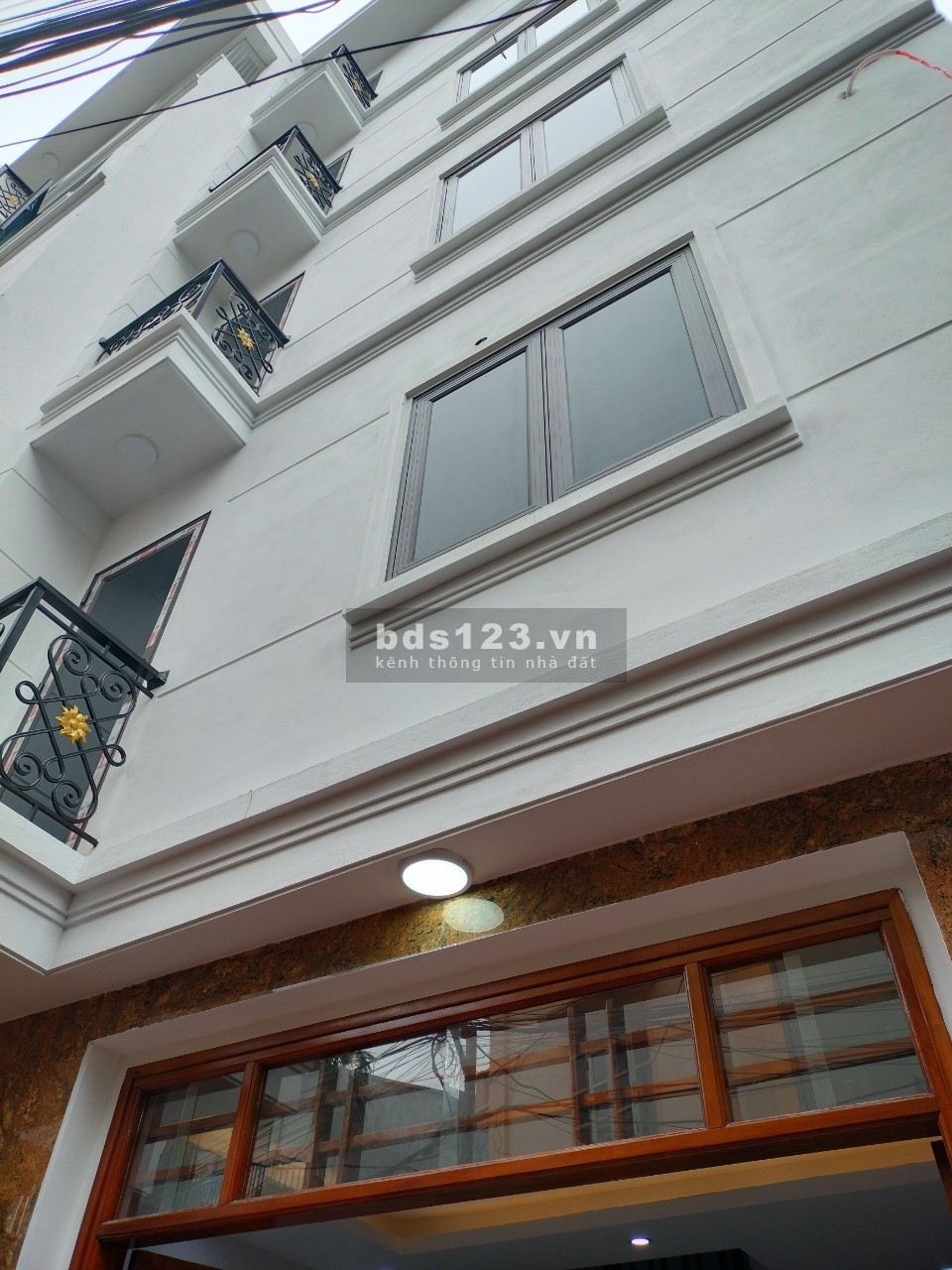 CHO THUÊ NHÀ MỚI 5 TẦNG GẦN NGÃ 3 NHỔN