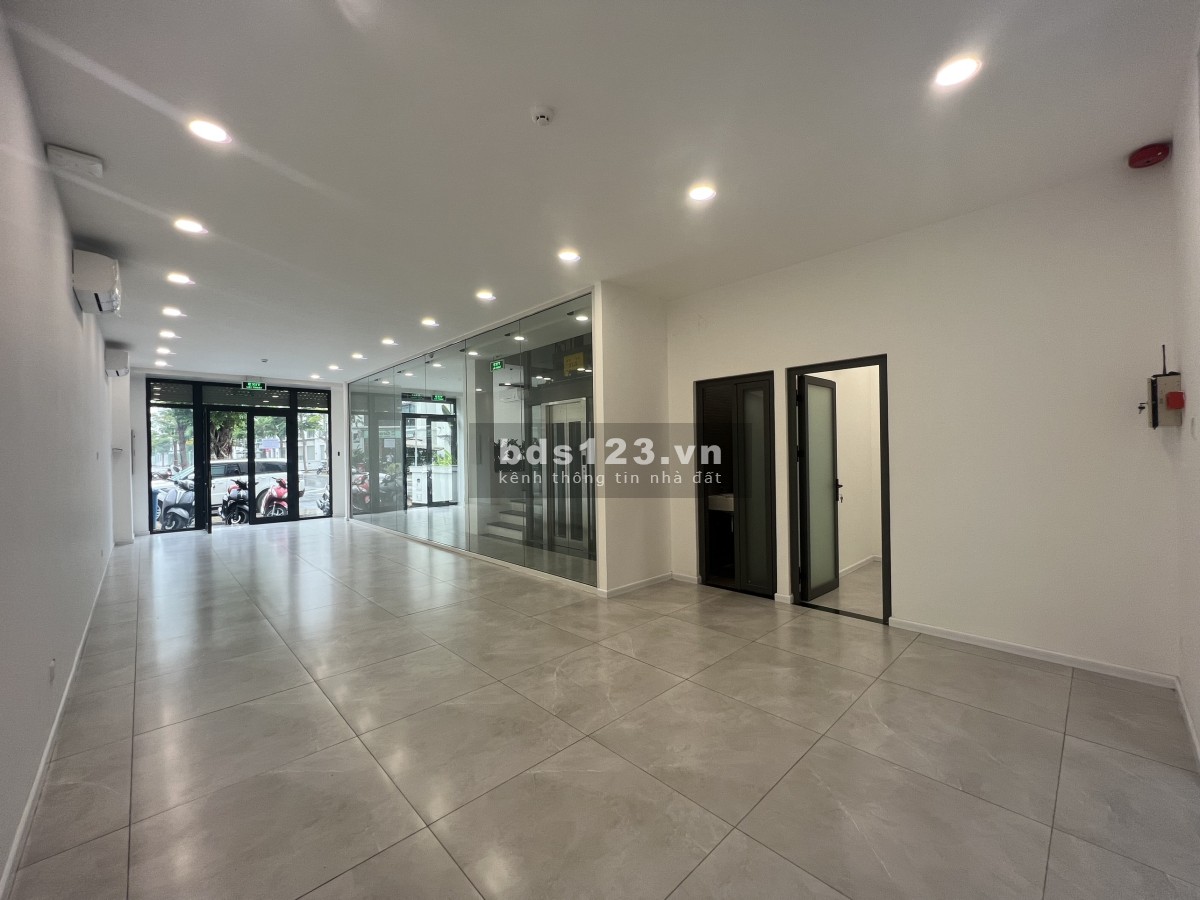 Cho thuê mặt bằng kinh doanh, làm văn phòng 126m2 Tầng Trệt có máy lạnh 15 triệu/ tháng Vinhomes Q9