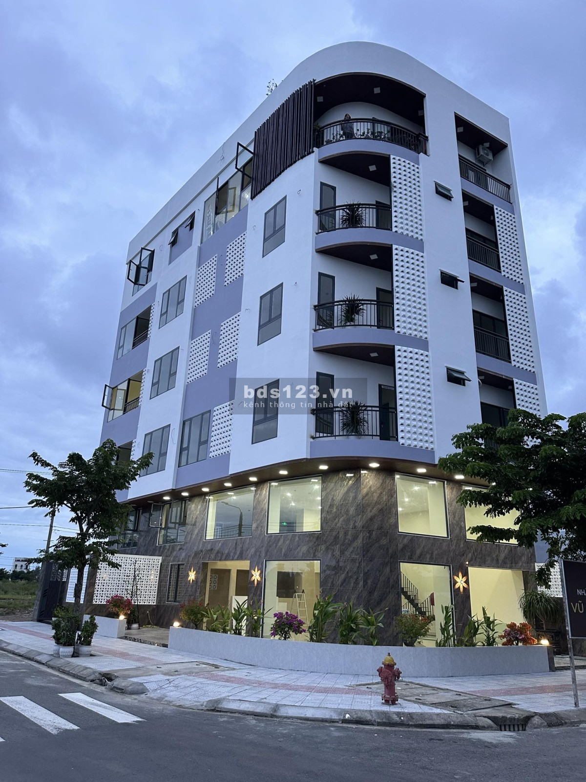 NC | Cho thuê tầng 1 - tầng lửng toà căn hộ khu vực Đầm Sen Ngũ Hành Sơn Tổng diện tích: 170m2
