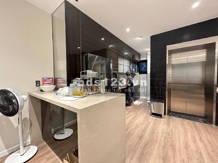 Bán nhà Phường Bồ Đề 7 tầng thang máy diện tích 60 mét vuông gara ô tô gần Nguyễn Văn Cừ, Hồng Tiến