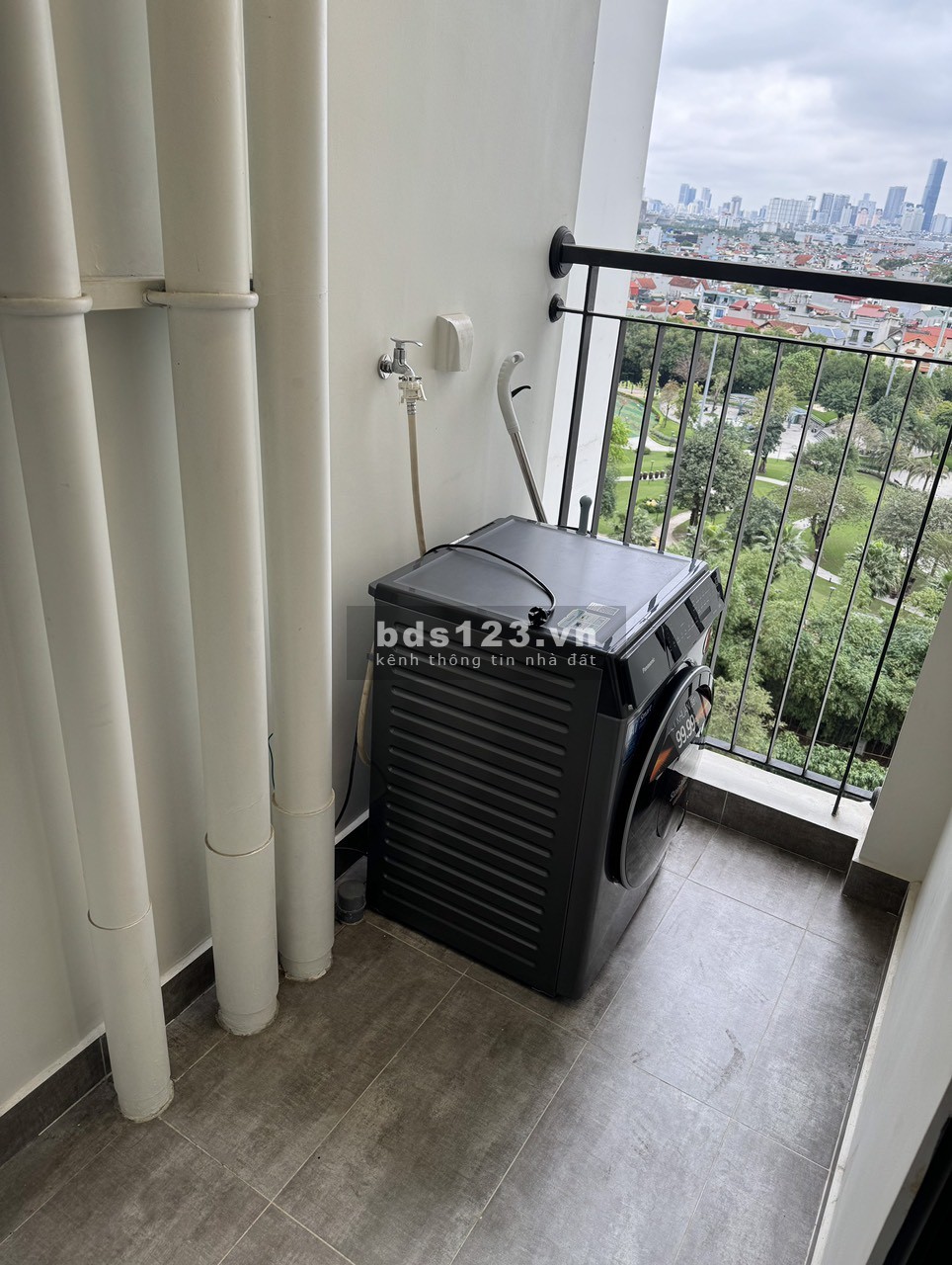Chính chủ bán gấp căn 2PN full đồ view công viên ở Vinhomes Smart City. LH:0927931112