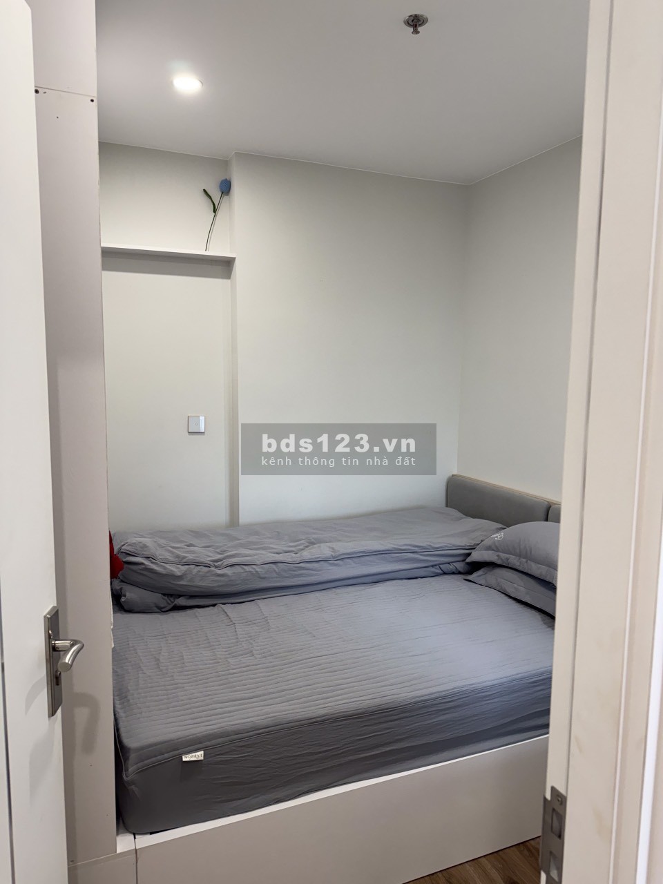 Chính chủ bán gấp căn 2PN full đồ view công viên ở Vinhomes Smart City. LH:0927931112
