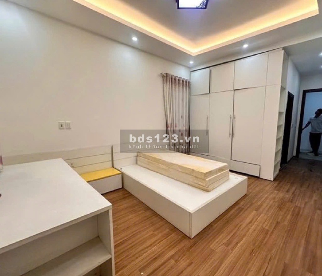 Căn góc ngõ Ngọc Thuỵ, Ngõ oto, Phân Lô, 35m2,5 tầng. Khoảng 7ty, vi trí đẹp, dân trí vip