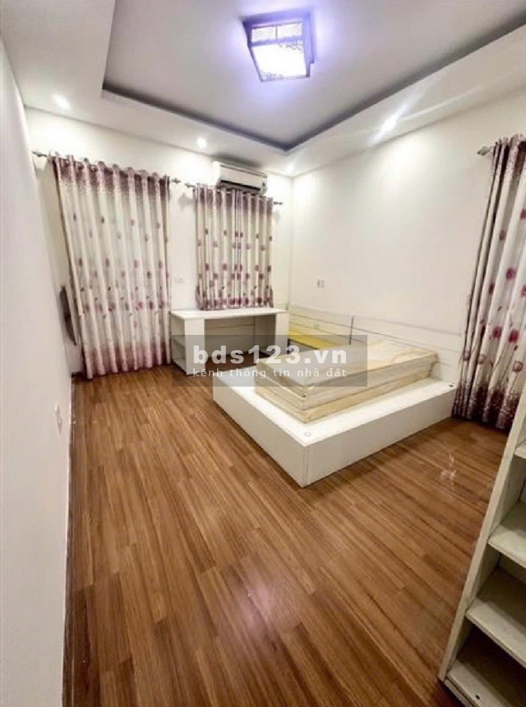 Căn góc ngõ Ngọc Thuỵ, Ngõ oto, Phân Lô, 35m2,5 tầng. Khoảng 7ty, vi trí đẹp, dân trí vip