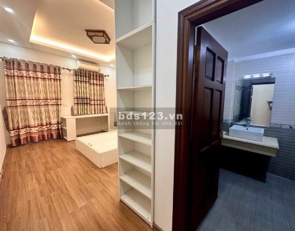 Căn góc ngõ Ngọc Thuỵ, Ngõ oto, Phân Lô, 35m2,5 tầng. Khoảng 7ty, vi trí đẹp, dân trí vip