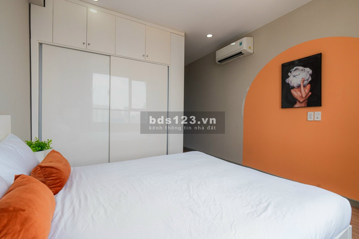 Gold View Bến Vân Đồn cho thuê 2PN, 1WC 18tr