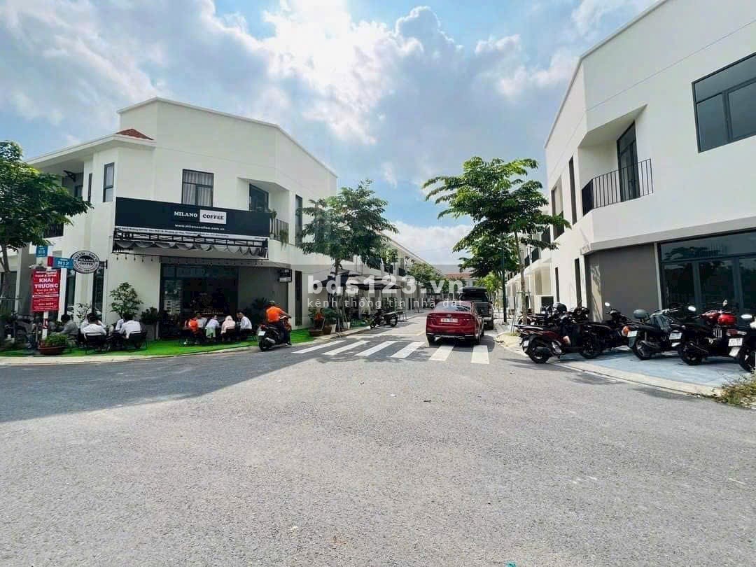 Bán đất 70m2, sổ hồng riêng tại trung tâm thành phố mới Bình Dương, thổ cư 100%