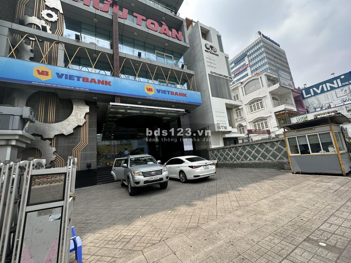 Tòa nhà chính chủ cho thuê SÀN 185m2 và các văn phòng mini từ 4m2 - 30m2; mặt tiền đường Cộng Hòa.