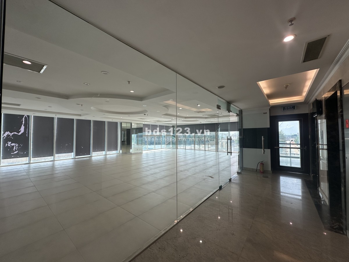 Tòa nhà chính chủ cho thuê SÀN 185m2 và các văn phòng mini từ 4m2 - 30m2; mặt tiền đường Cộng Hòa.