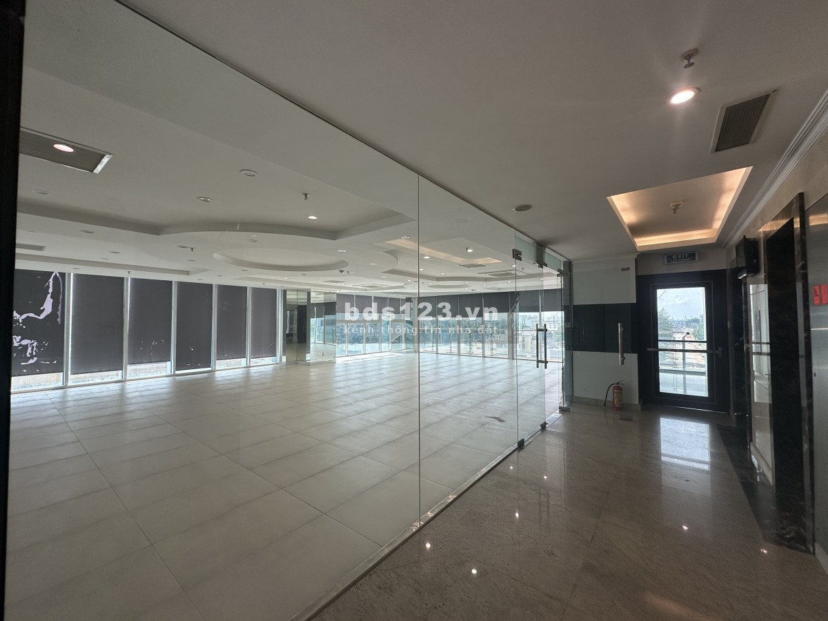 Tòa nhà chính chủ cho thuê SÀN 185m2 và các văn phòng mini từ 4m2 - 30m2; mặt tiền đường Cộng Hòa.