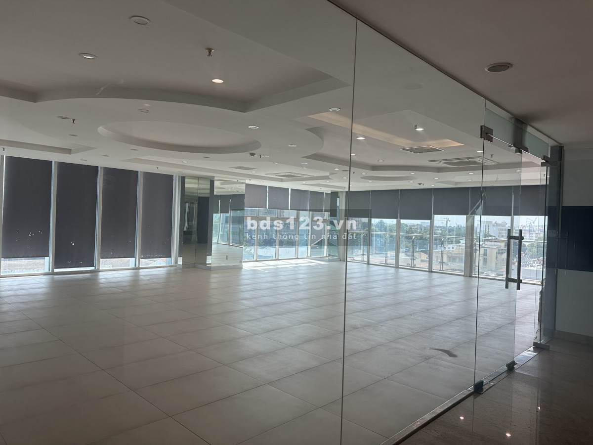 Tòa nhà chính chủ cho thuê SÀN 185m2 và các văn phòng mini từ 4m2 - 30m2; mặt tiền đường Cộng Hòa.