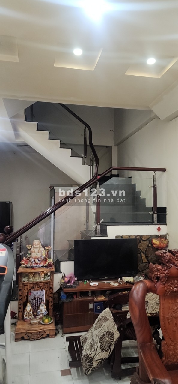 Chính chủ cho thuê nhà HXH đường Trần Bình Trọng, 3 tầng, DTXD 36m2, diện tích sàn 100.4m2