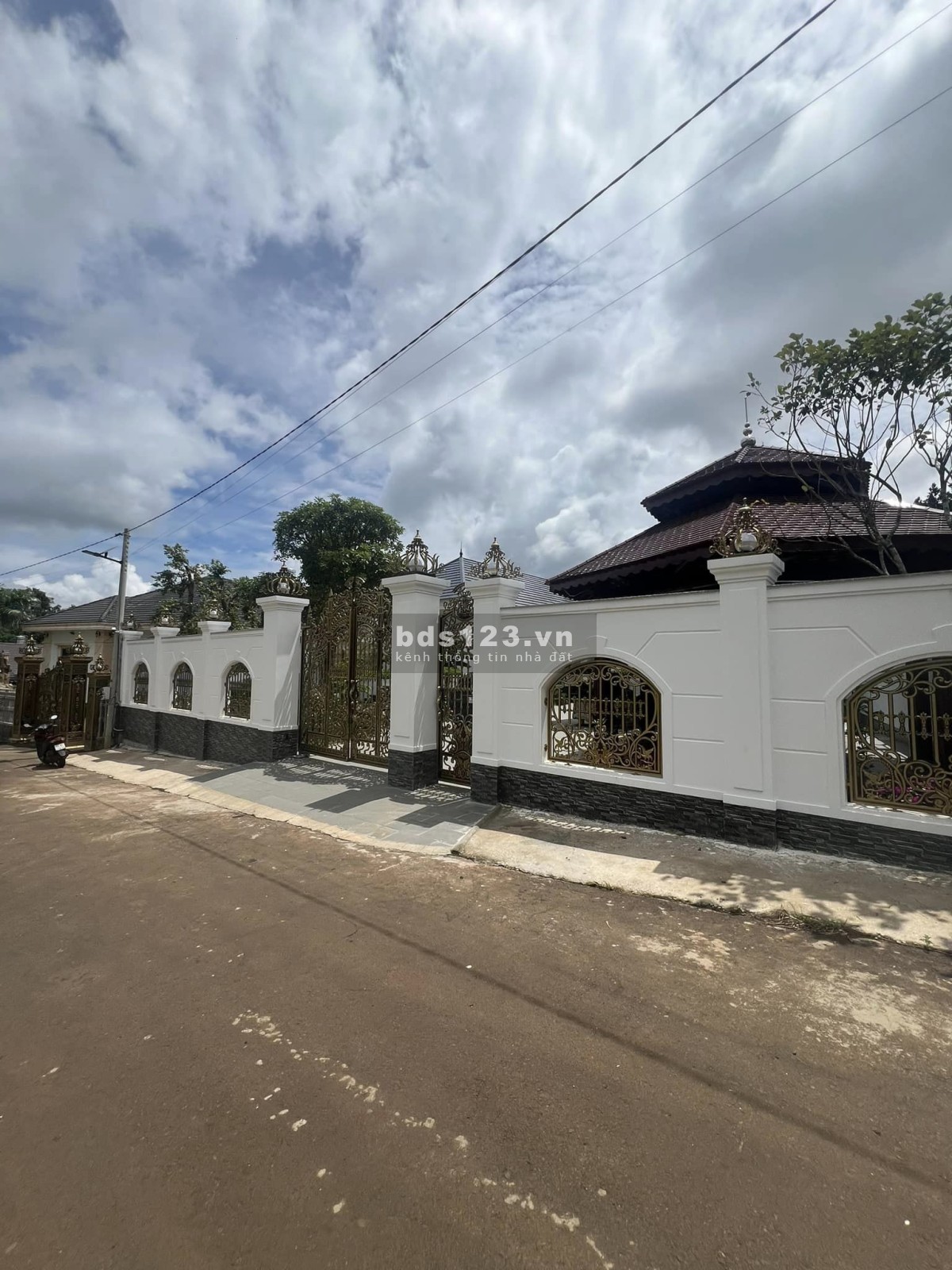 Bán lô Đất Ngộp trung tâm TP Bảo Lộc Địa chỉ: hẻm 79 Nguyễn Văn Trỗi, P2, Bảo Lộc ( hẻm ô tô)