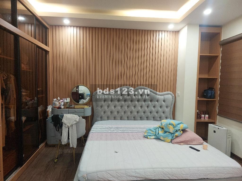 Bán nhà dân Xây lô góc ô tô đỗ cửa diện tích 41 m 5 tầng mặt tiền 3,9m 6 ngủ. Trung Tâm Bồ Đề