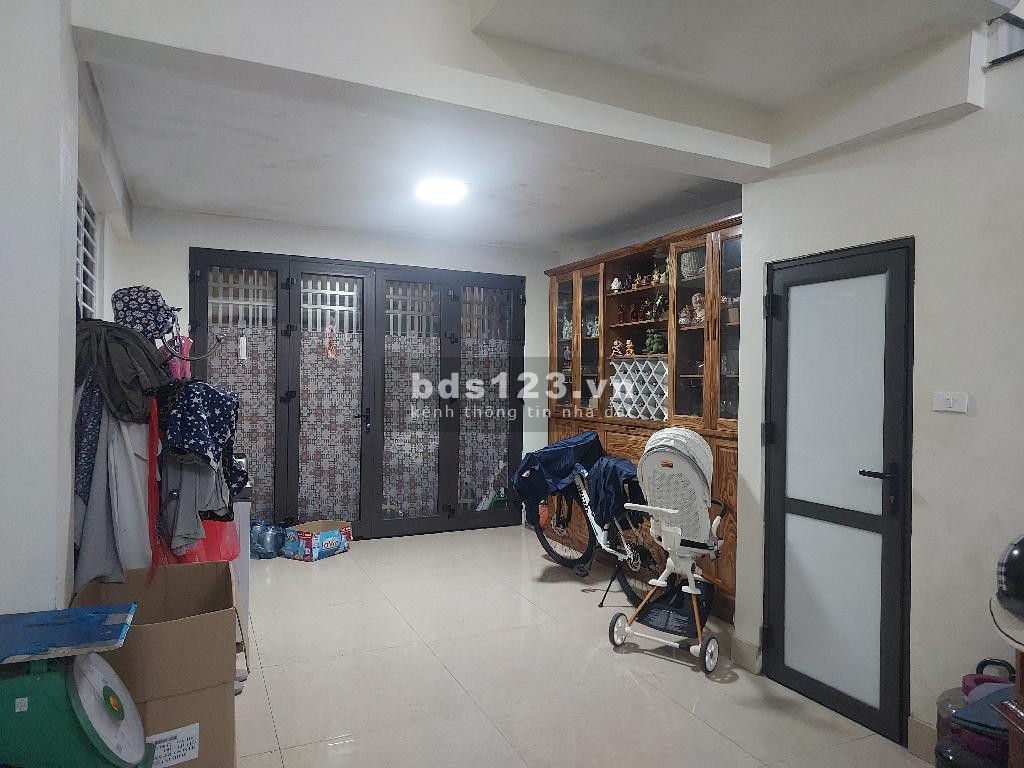 Bán nhà dân Xây lô góc ô tô đỗ cửa diện tích 41 m 5 tầng mặt tiền 3,9m 6 ngủ. Trung Tâm Bồ Đề
