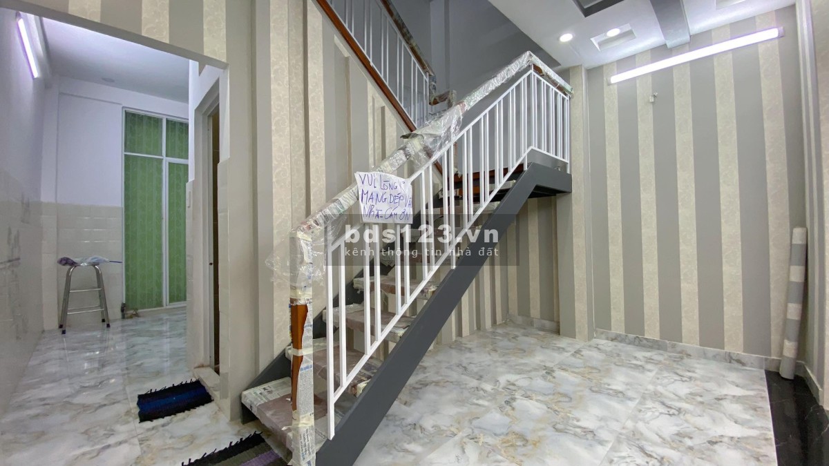 BÁN NHÀ PHƯỜNG 12, SƯ VẠN HẠNH 6,8 tỷ 45m2, 4TẦNG BTCT - 5PN - HẺM ĐƯỜNG NHựA.
