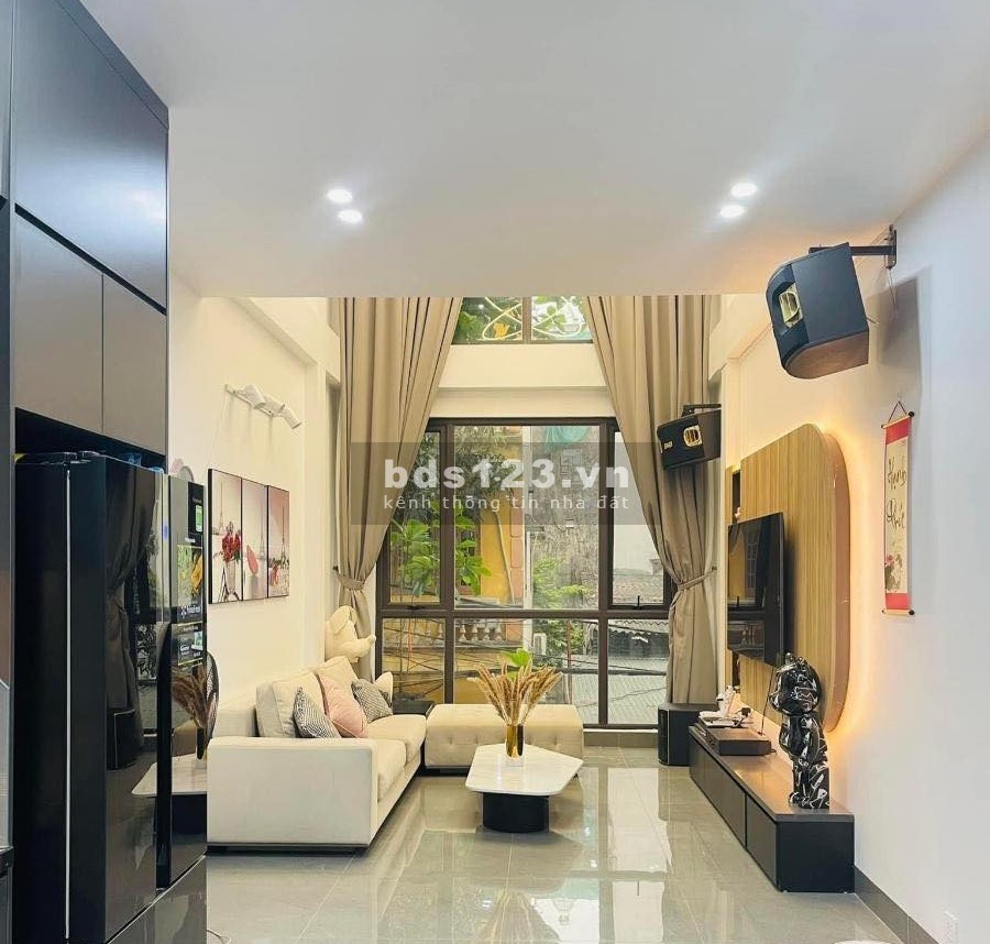 Bán nhà Phạm Văn Đồng, 47m2, phân lô, ô tô, nội thất chủ tặng, nhỉnh 6tỷ.