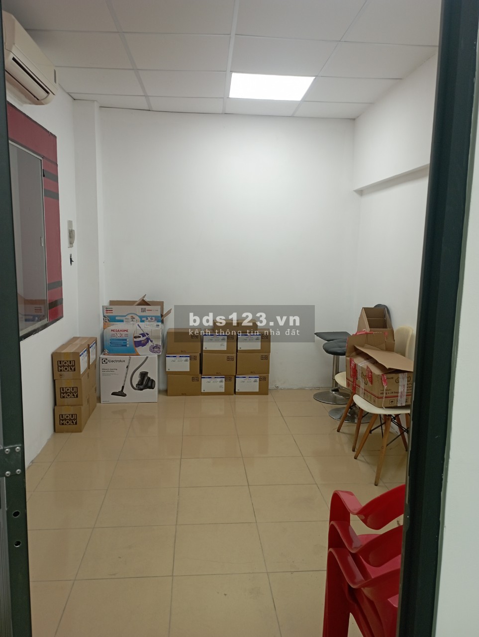 Văn phòng cho thuê 30m2 đường Lê Thị Riêng Quận 1.