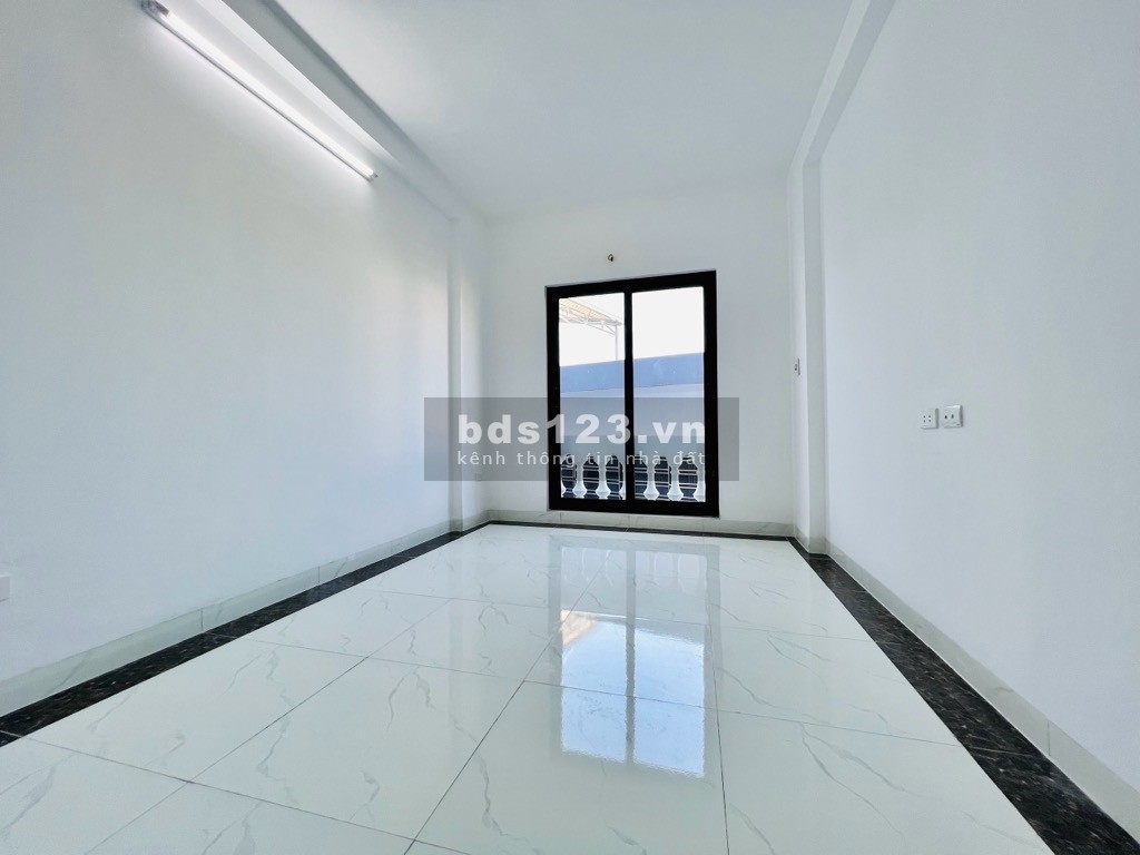 Bán nhà việt hưng,long biên gần 40m2