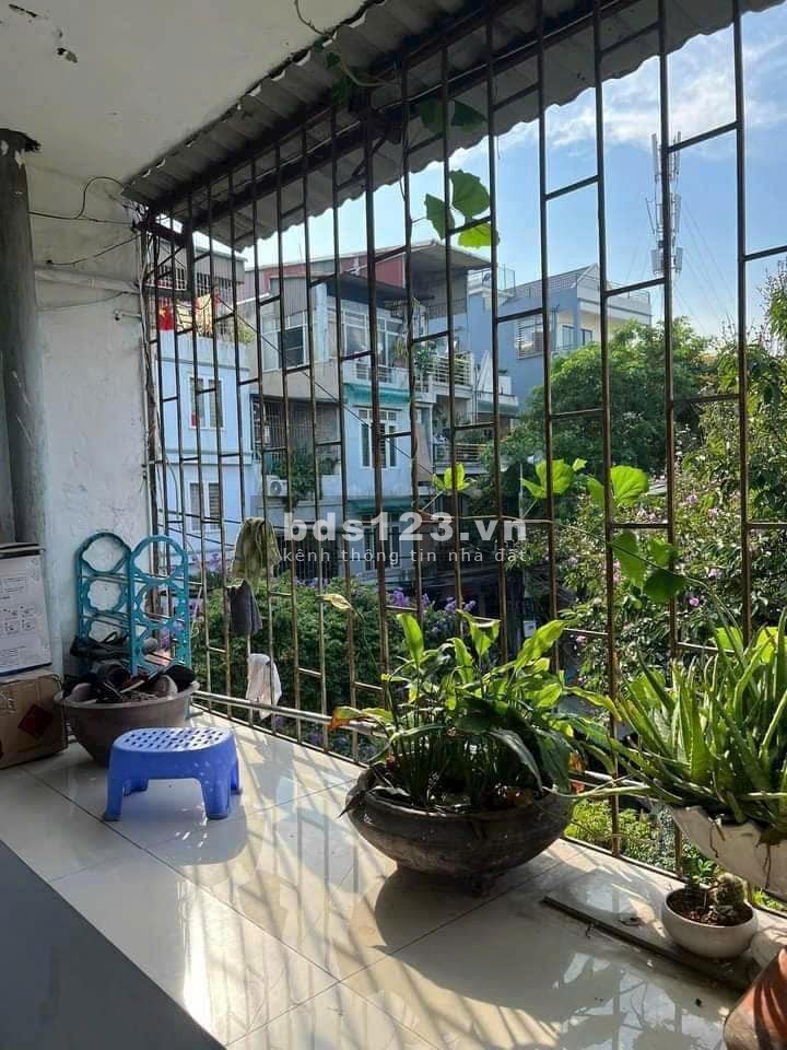 Bán Nhà View Mặt Phố Tân Mai, Hoàng Mai 65m, giá 2.18 tỷ.