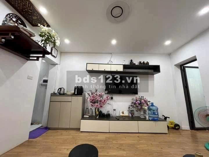 Bán Nhà View Mặt Phố Tân Mai, Hoàng Mai 65m, giá 2.18 tỷ.