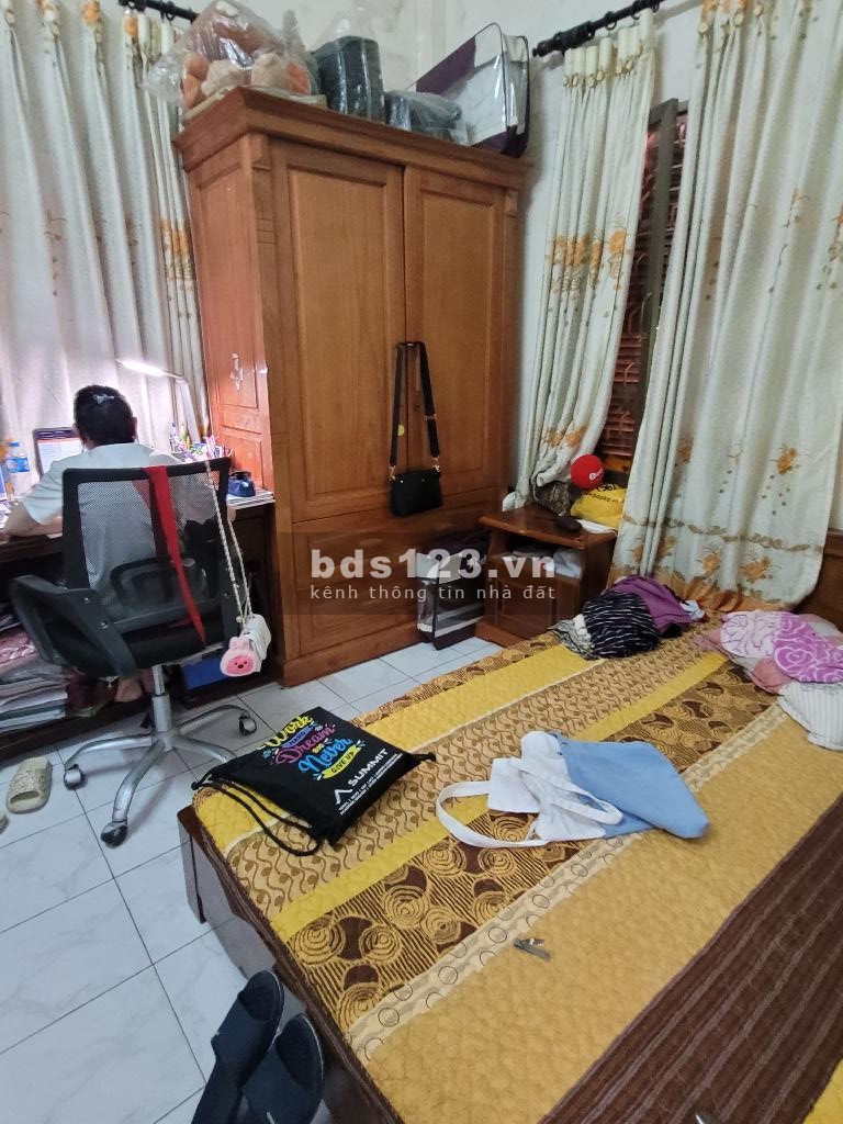Bán nhà nguyễn văn cừ dân xây 51m 4 tầng 1 nhà ra phố