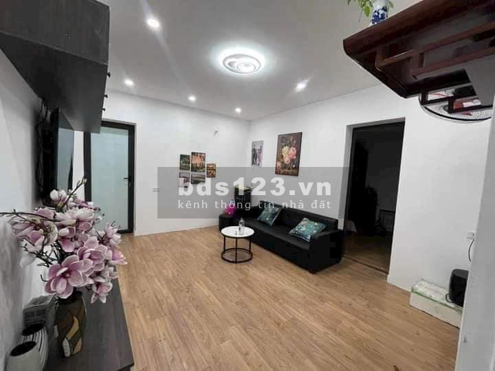 Bán Nhà View Mặt Phố Tân Mai, Hoàng Mai 65m, giá 2.18 tỷ.
