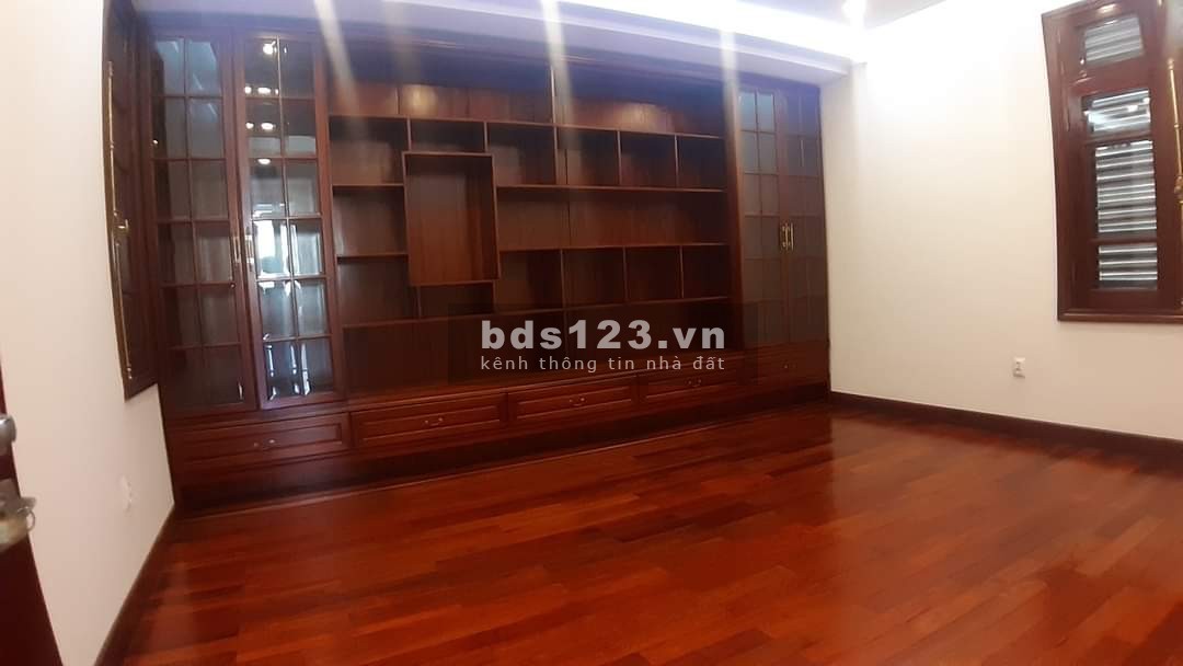 Bán BT KDT Yên Hòa, Trần Kim Xuyến. DT 160m2 x 4T và Hầm, thang máy, MT 10m. Giá 55 tỷ