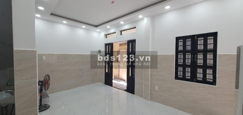 BÁN NHANH NHÀ 3 TẦNG NGANG 5.4M. GẦN SÂN BAY. NGUYỄN TRỌNG TUYỂN. 3.5 TỶ