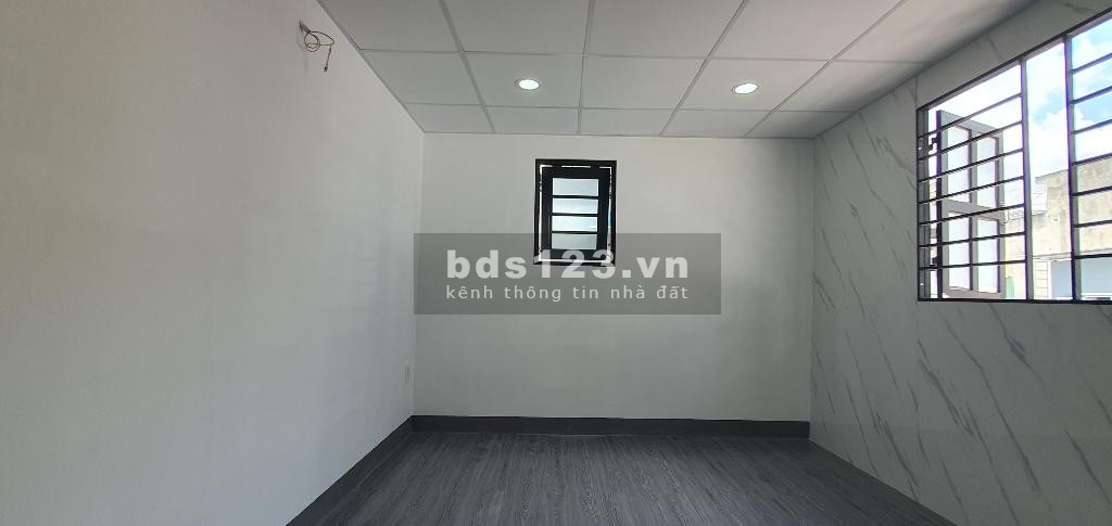 BÁN NHANH NHÀ 3 TẦNG NGANG 5.4M. GẦN SÂN BAY. NGUYỄN TRỌNG TUYỂN. 3.5 TỶ