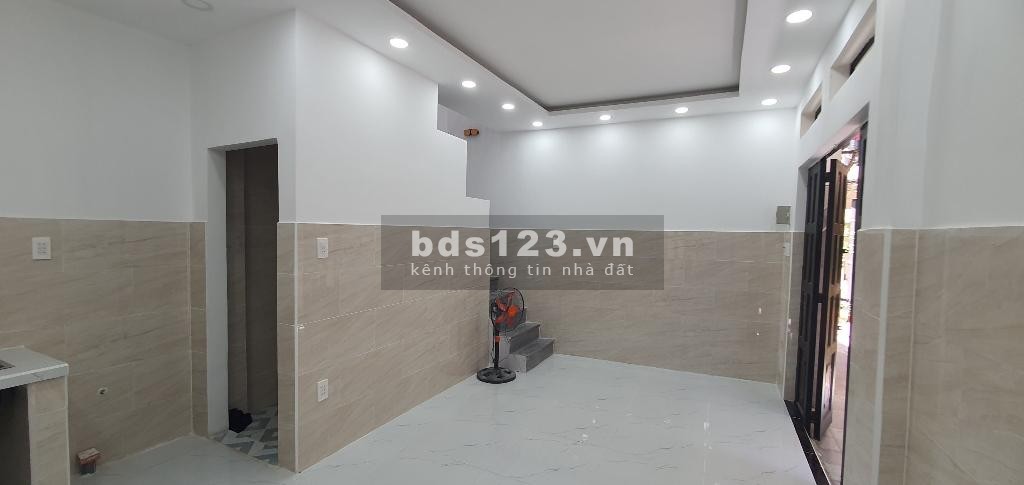 BÁN NHANH NHÀ 3 TẦNG NGANG 5.4M. GẦN SÂN BAY. NGUYỄN TRỌNG TUYỂN. 3.5 TỶ
