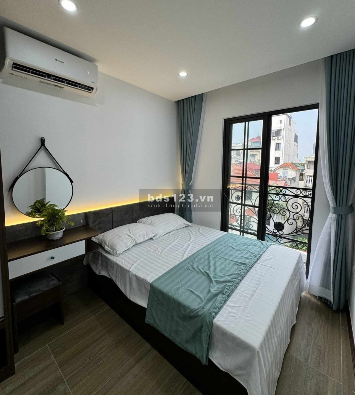 Dương Quảng Hàm ngõ 165 cần bán gấp nhà, DT 50m² x 5 tầng, MT 4,5m.