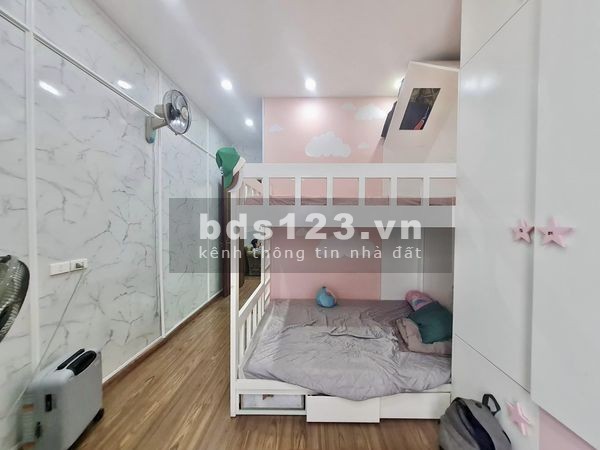 NÀNG HẬU SÁT MẶT PHỐ NGUYÊN HỒNG - ĐỐNG ĐA - MẶT TIỀN ĐẸP - VỈA HÈ - Ô TÔ - KINH DOANH