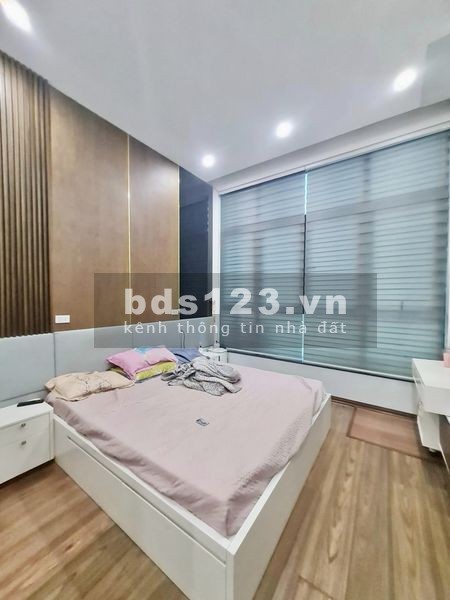 NÀNG HẬU SÁT MẶT PHỐ NGUYÊN HỒNG - ĐỐNG ĐA - MẶT TIỀN ĐẸP - VỈA HÈ - Ô TÔ - KINH DOANH