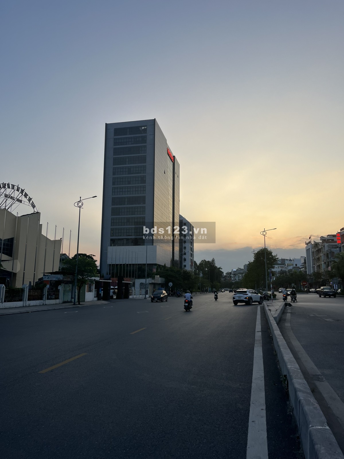 MEET COWORKING SPACE - số 70 Nguyễn Văn Cừ - Cho thuê văn phòng chia sẻ