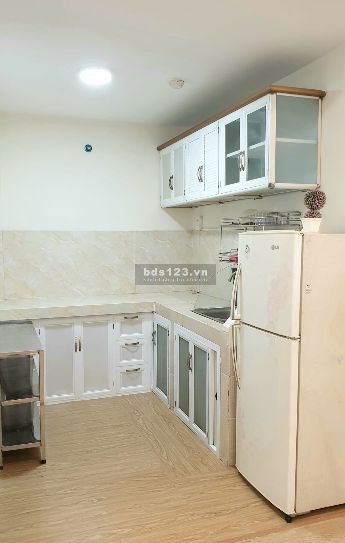 Chung cư 590, CMT8, Phường 11, Quận 3:80m2,2p ngủ,có Nt, 13tr(TL)