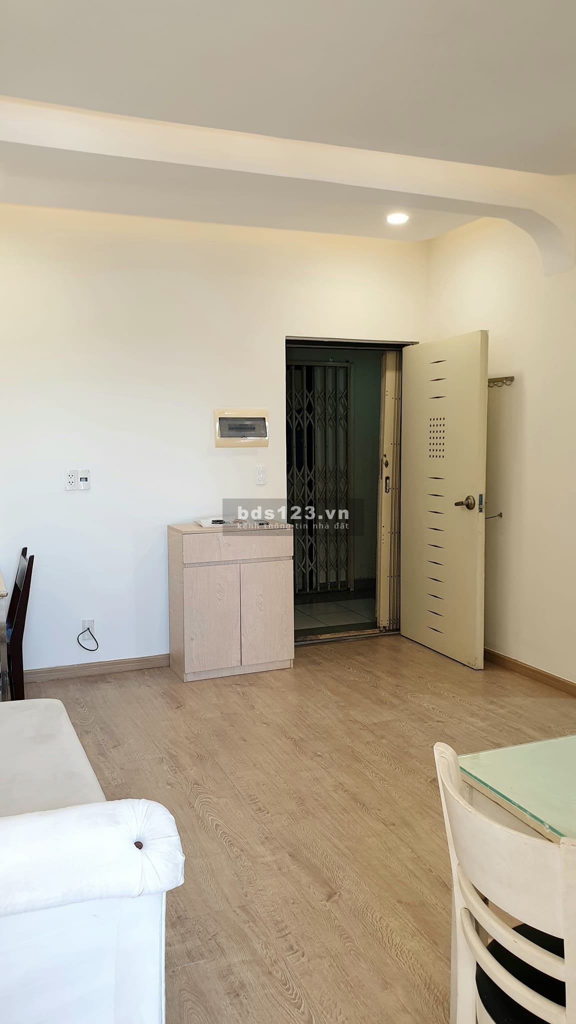 Chung cư 590, CMT8, Phường 11, Quận 3:80m2,2p ngủ,có Nt, 13tr(TL)