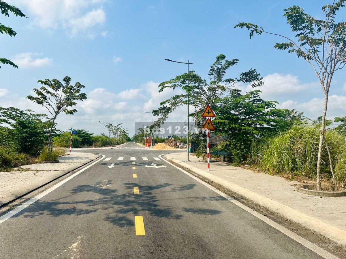 Chính chủ gửi bán lô đất 90m2 SHR ở khu dân cư Đức Hòa Đông giáp Bình Chánh giá 1tỷ4
