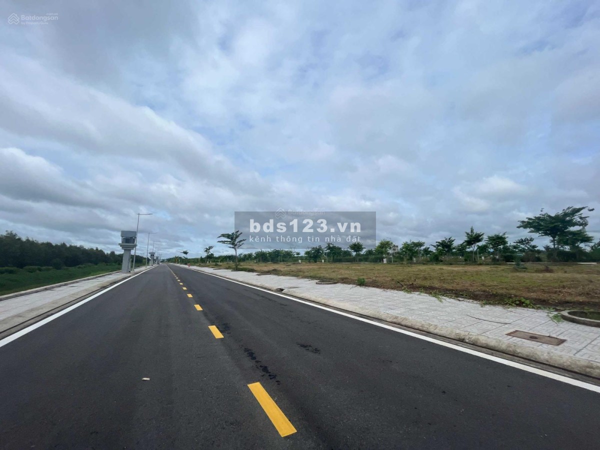 Chính chủ gửi bán lô đất 90m2 SHR ở khu dân cư Đức Hòa Đông giáp Bình Chánh giá 1tỷ4