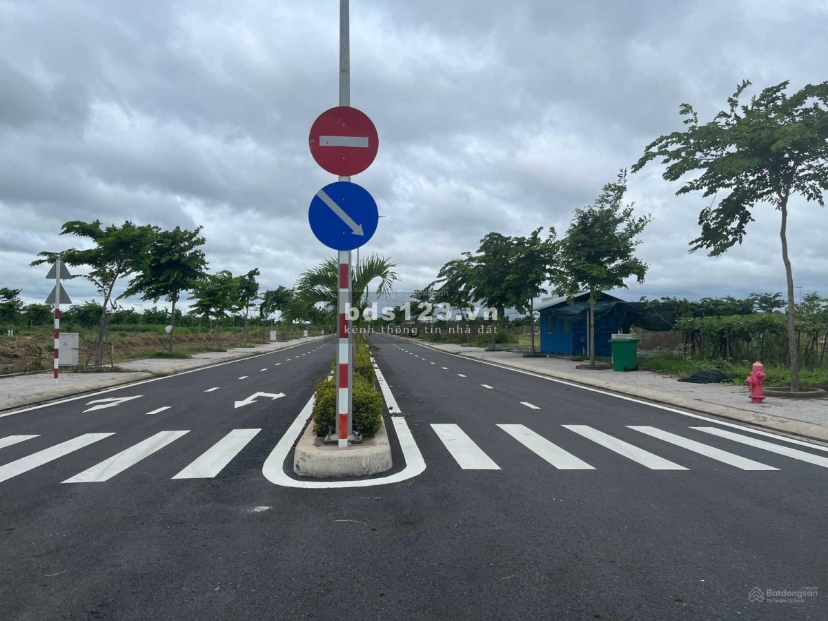 Chính chủ gửi bán lô đất 90m2 SHR ở khu dân cư Đức Hòa Đông giáp Bình Chánh giá 1tỷ4