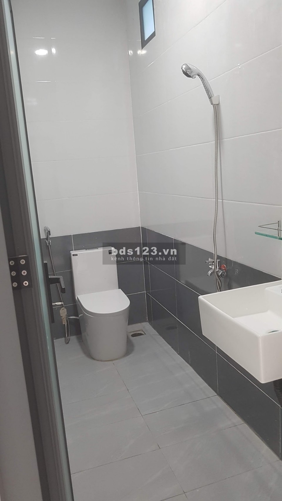 PHÒNG CHO THUÊ - LẦU 2 MỚI XÂY - CÓ BAN CÔNG - DIỆN TÍCH 24M2_XVNT_HÀNG XANH