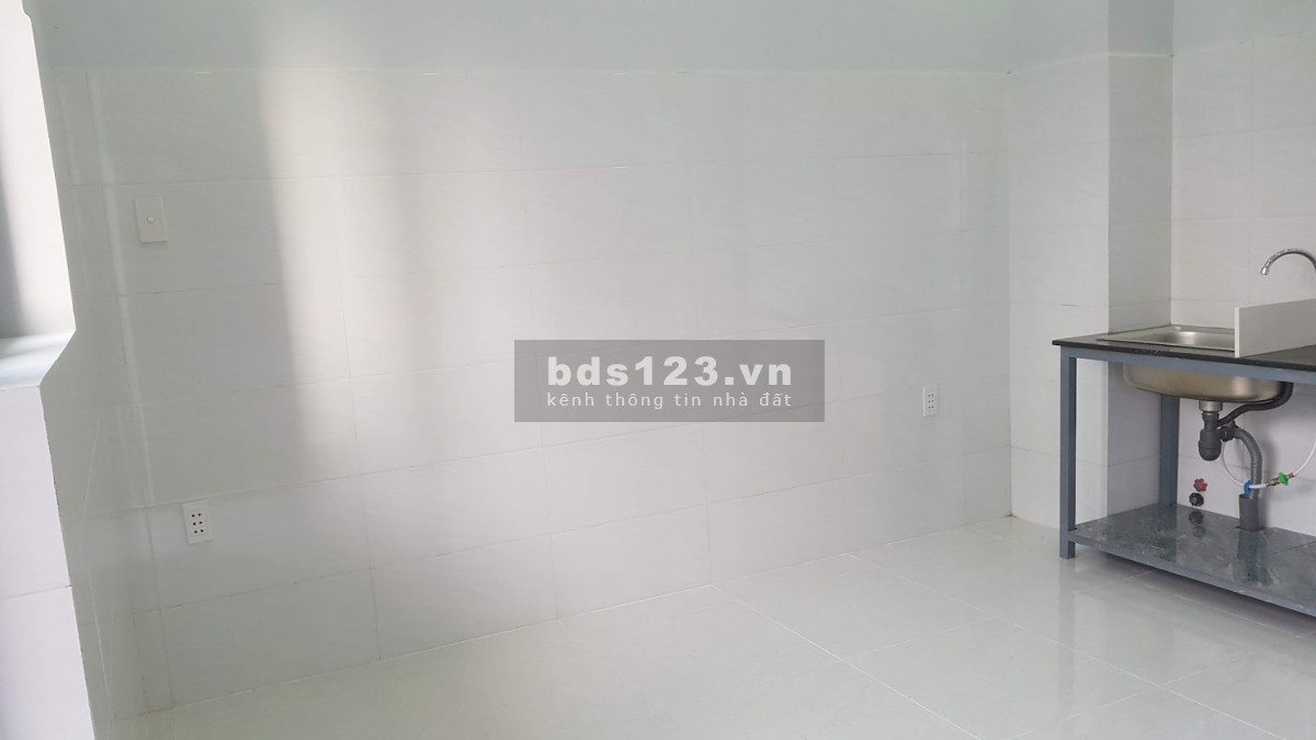 PHÒNG CHO THUÊ - LẦU 2 MỚI XÂY - CÓ BAN CÔNG - DIỆN TÍCH 24M2_XVNT_HÀNG XANH