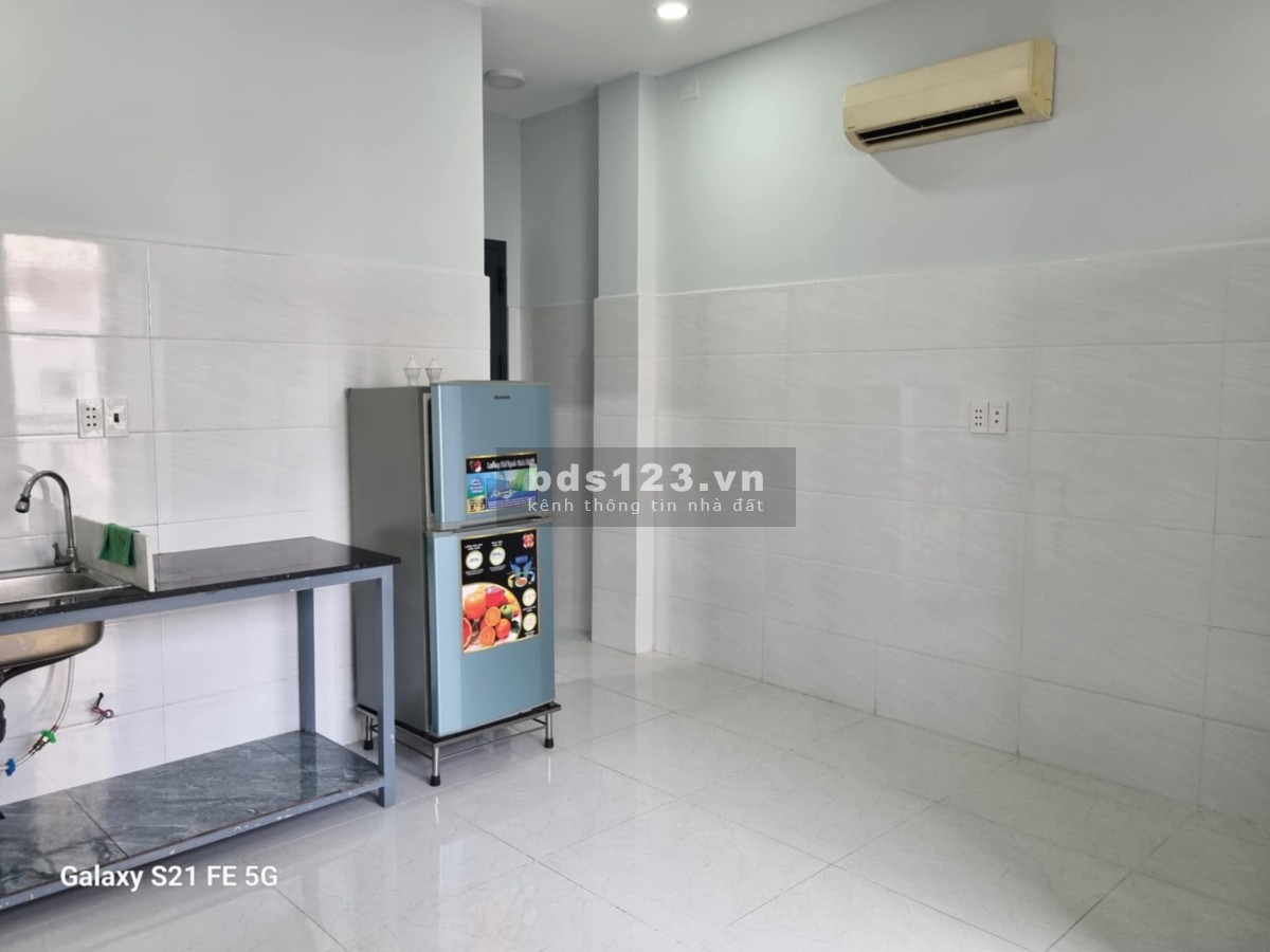 PHÒNG CHO THUÊ - LẦU 2 MỚI XÂY - CÓ BAN CÔNG - DIỆN TÍCH 24M2_XVNT_HÀNG XANH
