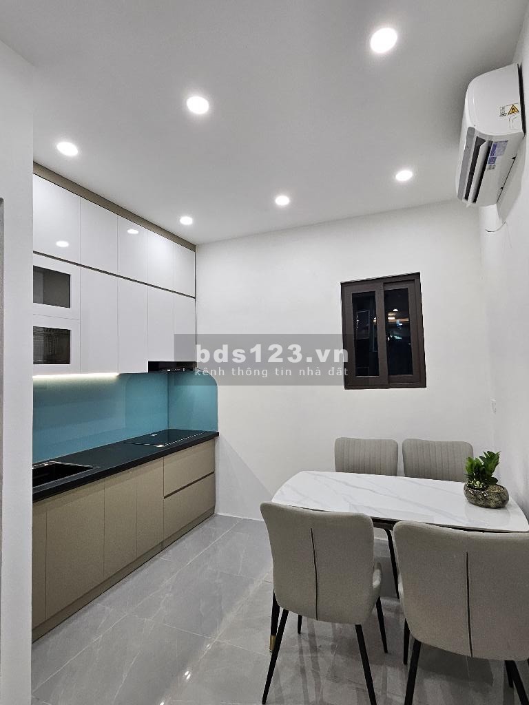 Nhà mặt ngõ Lạc Long Quân vị trí siêu đẹp – 1 bước ra phố- đường trước nhà 20 mét – 35m2