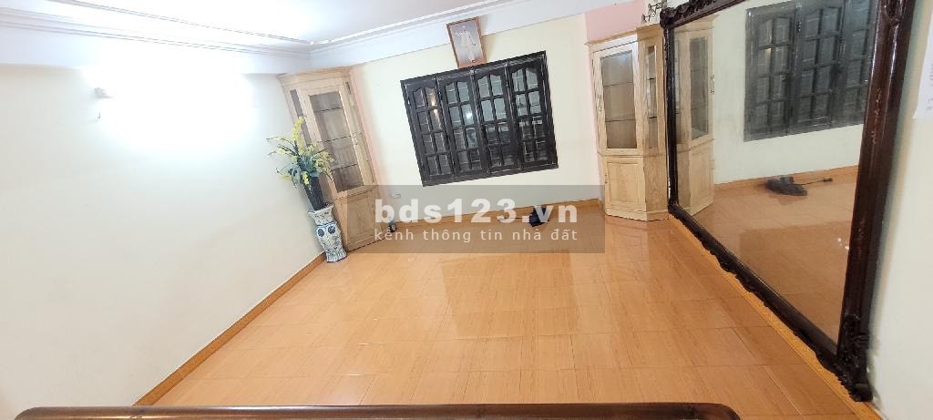 Nhà phân lô trung tâm Cầu Giấy – ô tô tránh – mặt tiền rộng, vỉa hè rộng siêu tiện lợi