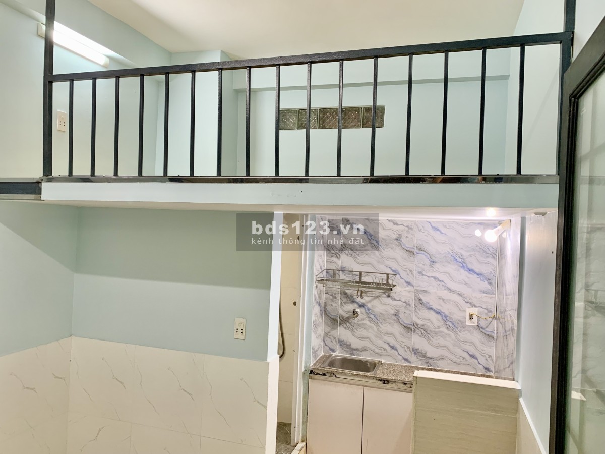 Cho thuê phòng có gác sát cổng trường Đại Học Văn Lang cs3 đi bộ 1 phút tới